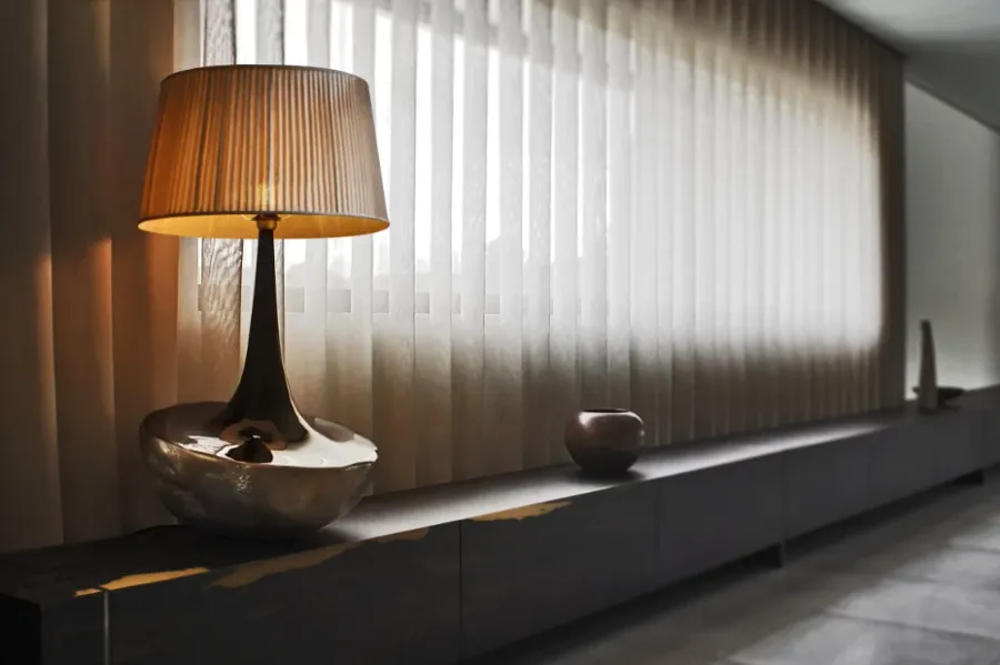 obrazek 3 Elegancka lampa stołowa z abażurem - Karpa