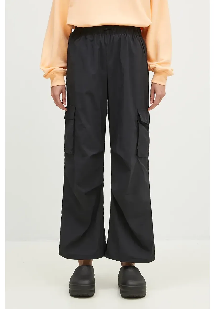 obrazek 1 New Balance spodnie damskie kolor czarny szerokie high waist WP43534BK