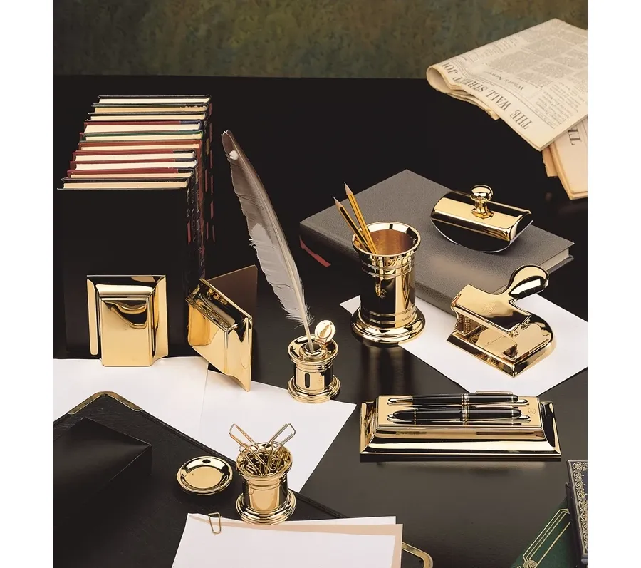 picture 1 Desk set for a VIP