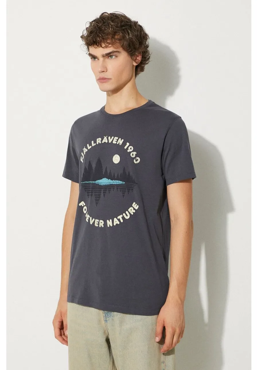 obrazek 1 Fjallraven t-shirt bawełniany  Forest Mirror kolor granatowy z nadrukiem F87045-560