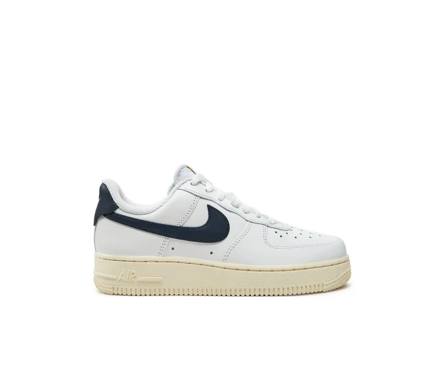 obrazek 1 Nike Sneakersy Air Force 1 '07 Flyease HJ9122 100 Biały
