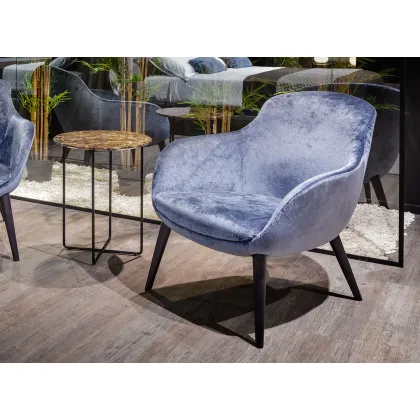 Zdjęcie Wygodny fotel Karl - aksamit i drewniane nóżki