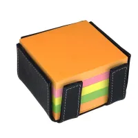 Zdjęcie Skórzany pojemnik z symbolem firmowym na wizytówki lub karteczki