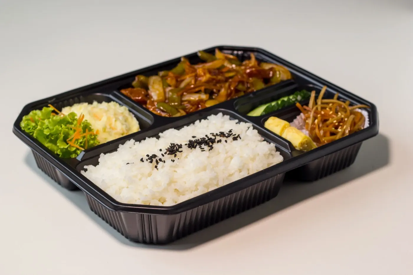 Wybierz catering pudełkowy wygodnadieta.pl i zapomnij o monotonii w kuchni