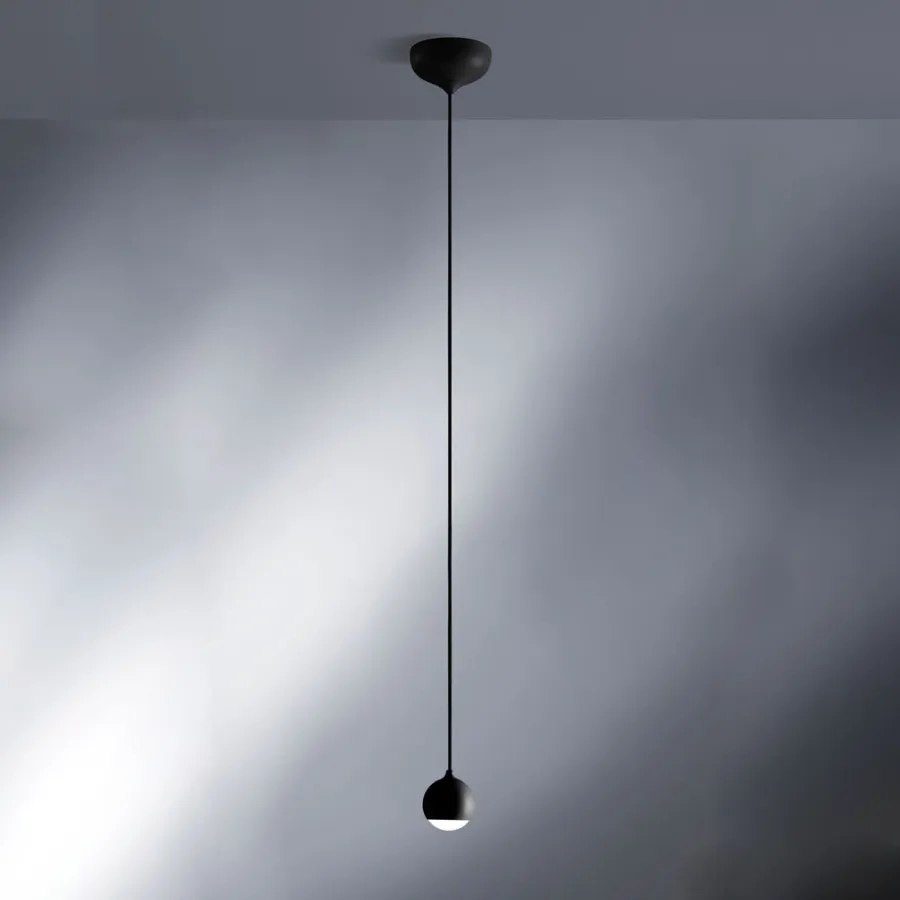 obrazek 1 Włoska lampa wisząca Shallow w czarnym kolorze