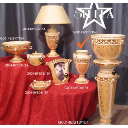 Picture A chic ceramic vase with Swarovski crystals