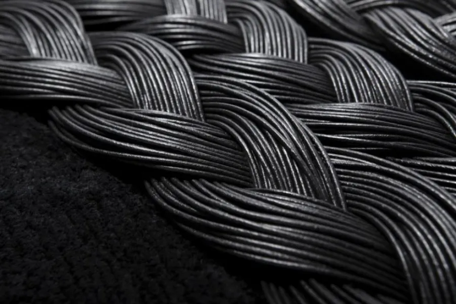obrazek 2 Okrągły dywan z ogonem - BLACK TIE CARPET
