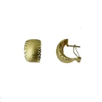 Picture Satin semi-circle earrings with faceted edges, a lobster clasp and a 15 mm long pin.