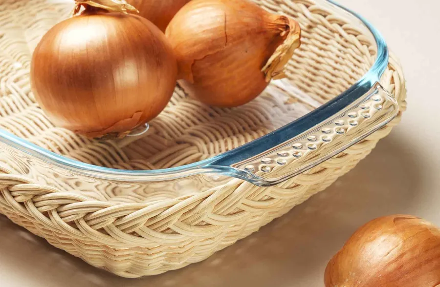 obrazek 4 Kosz na prostokątne naczynie do pieczenia z naturalnej wikliny zawierający szkło pyrex