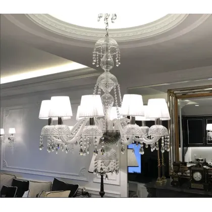 Zdjęcie Elegancki żyrandol ze szkła murano w stylu weneckim do salonu