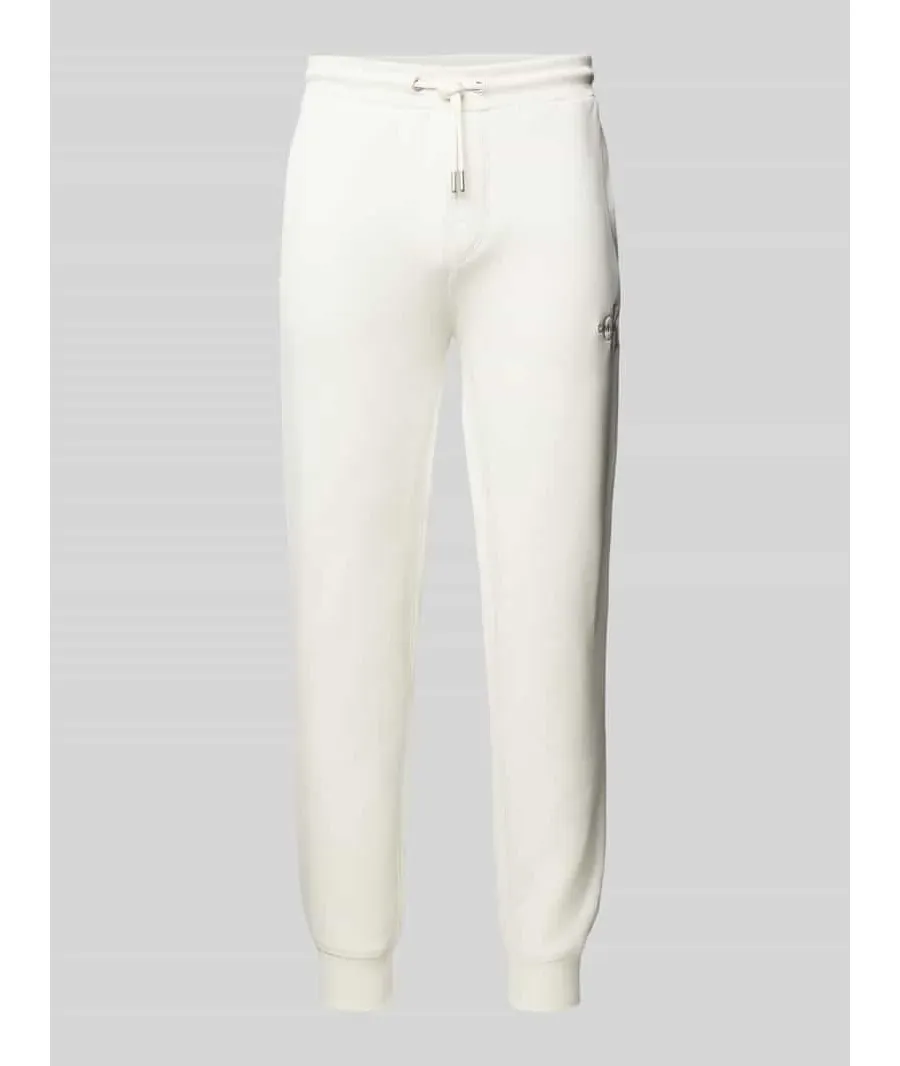 obrazek 1 Calvin Klein Jeans Spodnie dresowe Monologo Hwk Pant J30J325658 Écru Regular Fit