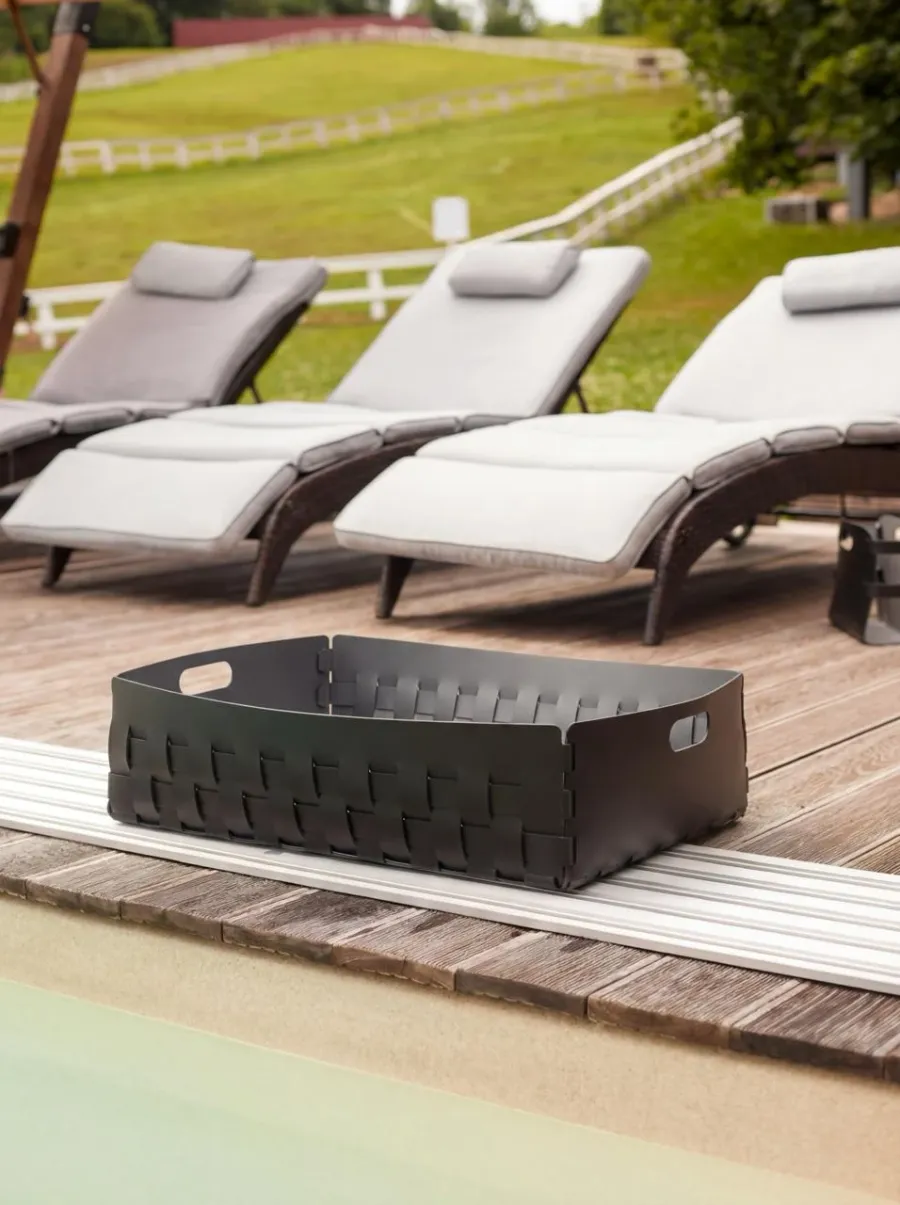 obrazek 4 Duży pleciony kosz Bottega 60x50xH20 cm wykonany z czarnej naturalnej skóry