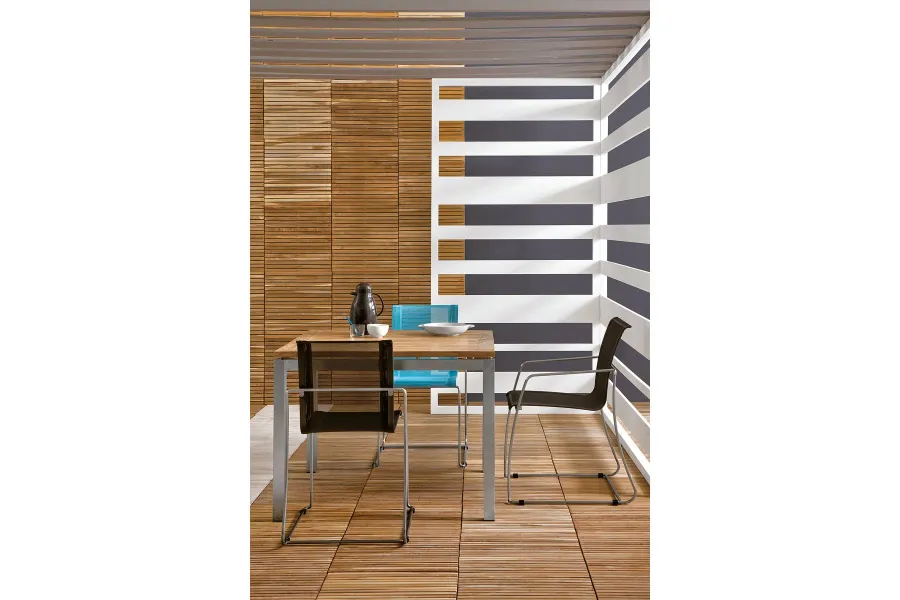 obrazek 2 Kwadratowy stół do jadalni Teak-Berbeda o minimalistycznej formie