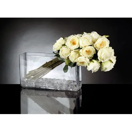 Picture Elegant bouquet of roses in a low vase - Luxury Products