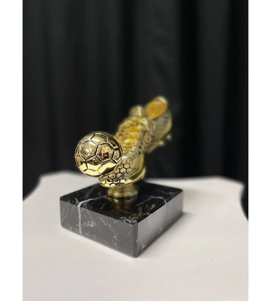 obrazek 2 Złoty but dla piłkarza - idealny upominek dla fanów