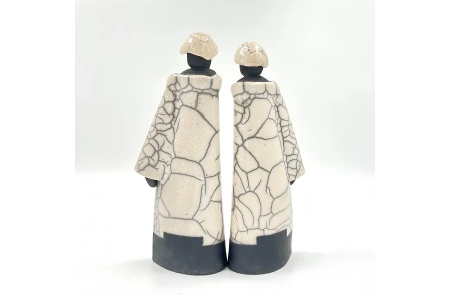 obrazek 2 Wyjątkowa figurka z ceramiki "Obok siebie" - idealna na prezent