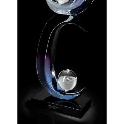 Zdjęcie Gustowna abstrakcyjna rzeźba podwójnego węzła w szkle Murano