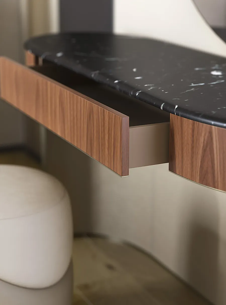 picture 11 Luxurious Italian console in a modernist style