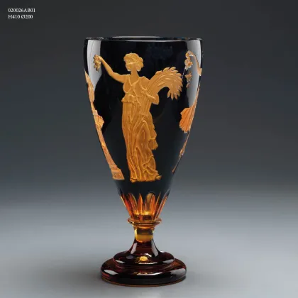 Zdjęcie Piękny ręcznie zdobiany kieliszek na wino