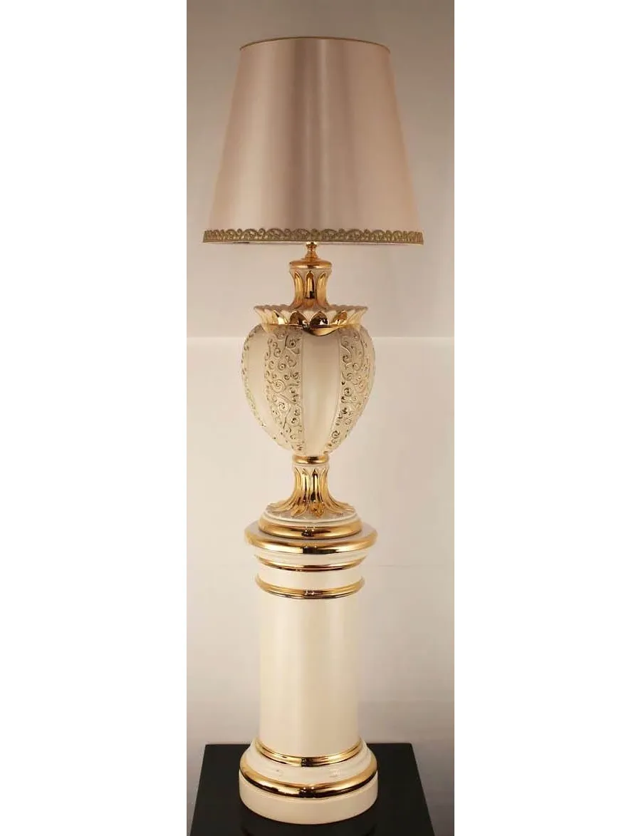 obrazek 1 Ceramiczna lampa z klasycznym abażurem