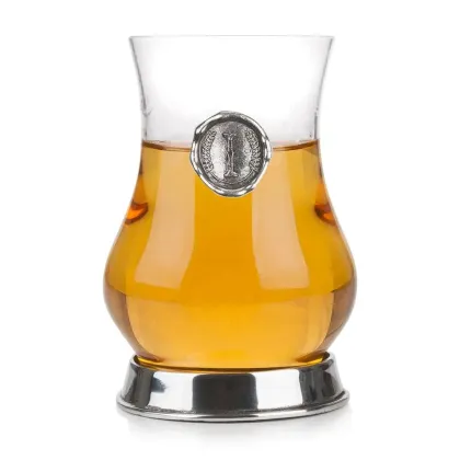 Zdjęcie Stylowy prezent – szklanka do degustacji whisky z cynowym emblematem z literą „I”