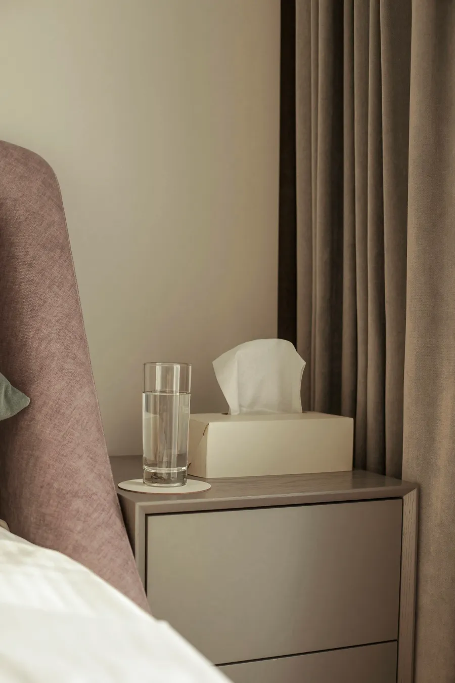 obrazek 2 Stylowe pudełko na chusteczki 23x12xH7,5 cm ze skóry w kolorze waniliowym