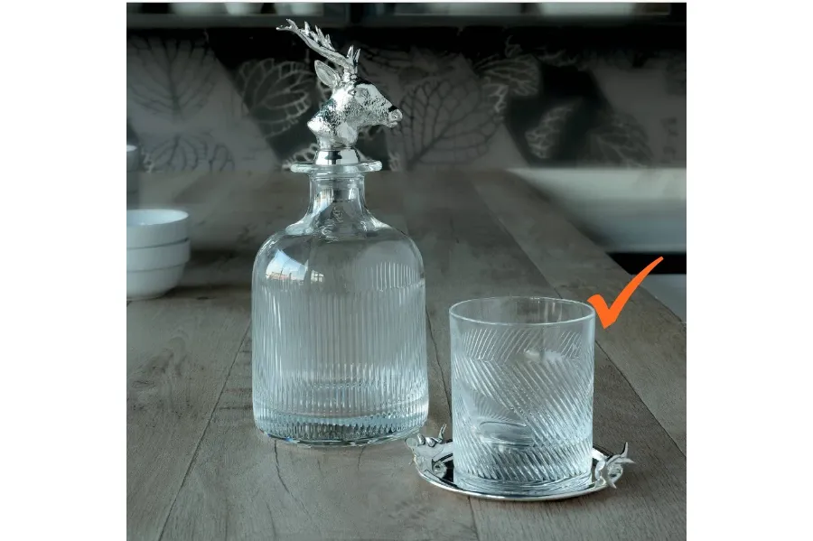 obrazek 1 Komplet 6 srebrzonych mosiężnych talerzyków wraz z 6 szklankami