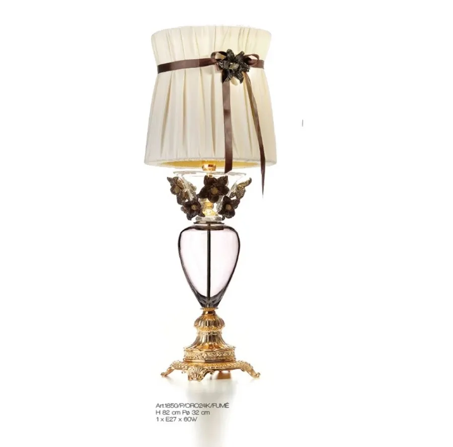 obrazek 1 Lampa stołowa z przydymionego florenckiego kryształu i odlewanego mosiądzu zdobiona czarno-złotymi kwiatami ze szkła Murano – Il Paralume Marina