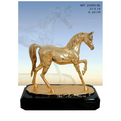 Zdjęcie Elegancka włoska figura konia w galopie