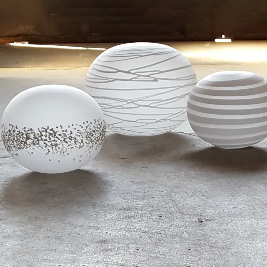 obrazek 3 Kulista włoska lampa biurkowa Murrine z pasem zdobienia