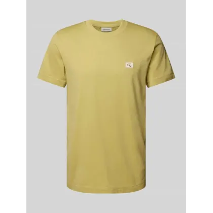 Zdjęcie T-shirt z naszywką z logo