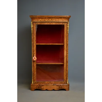 Zdjęcie Świetna i bardzo atrakcyjna gablota z drewna orzechowego - antyk