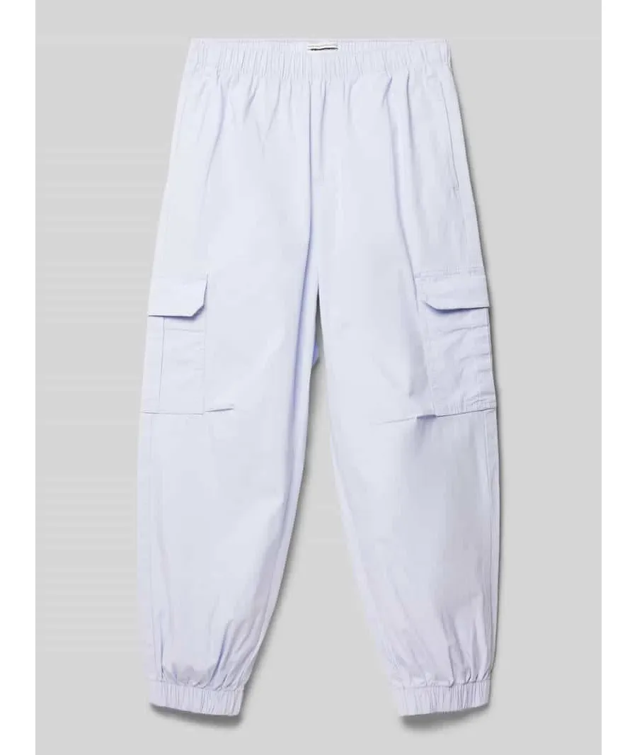 obrazek 1 Spodnie cargo o kroju relaxed fit w jednolitym kolorze