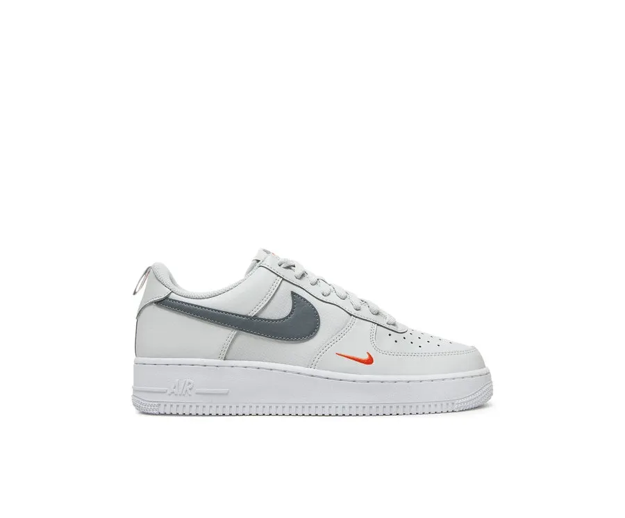 obrazek 1 Nike Sneakersy Air Force 1 '07 HF3836 001 Szary