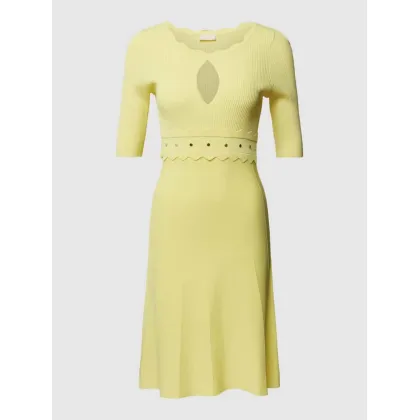 Zdjęcie Sukienka o długości do kolan z fakturowanym wzorem