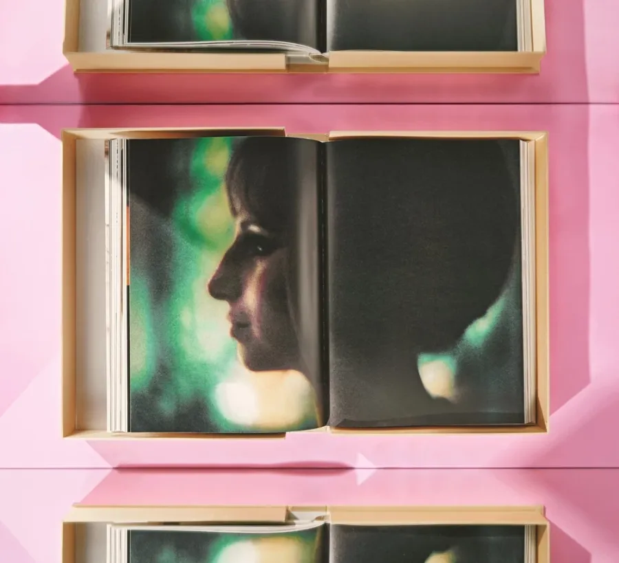 obrazek 9 Książka Barbra Streisand, Art Edition No. 101–200, Lawrence Schiller ‘Streisand En Route To London’ - Taschen