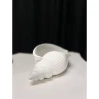 Zdjęcie Małe białe naczynie w kształcie muszli do serwowania dań lub pojemnik na kosmetyki - Le Ceramiche