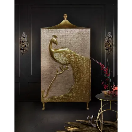 Picture A unique wardrobe finished with Paw gold