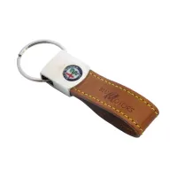 Zdjęcie Idealny gadżet dla firm motoryzacyjnych - brelok skórzany z logo Alfy Romeo