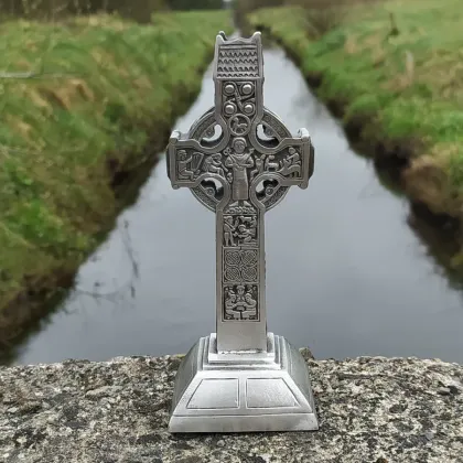 Zdjęcie Replika krzyża z Durrow wykonana z pewteru