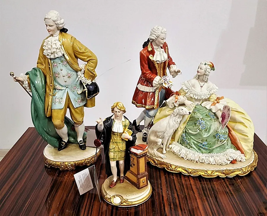 obrazek 3 Figurka z porcelany - kobieta z mężczyzną