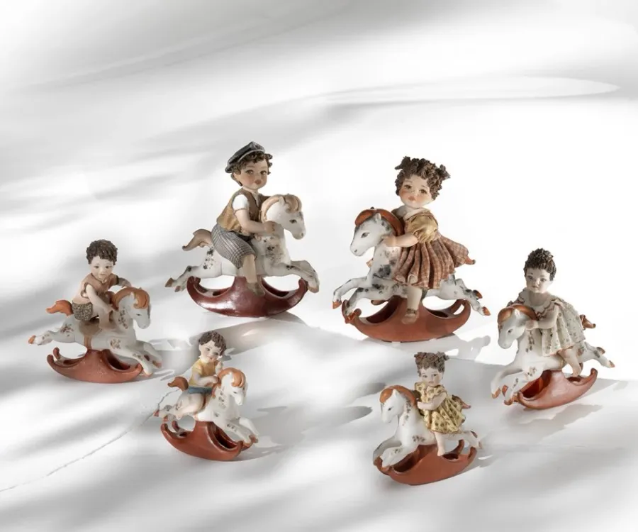 obrazek 2 Stylowa porcelanowa lalka chłopczyka - Sibania