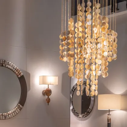 Picture Exclusive chandelier in horn and 24K gold-plated brass - Arcahorn