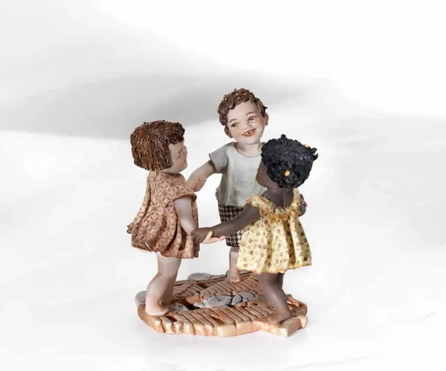 obrazek 1 Porcelanowa figurka przyjaciół - Sibania