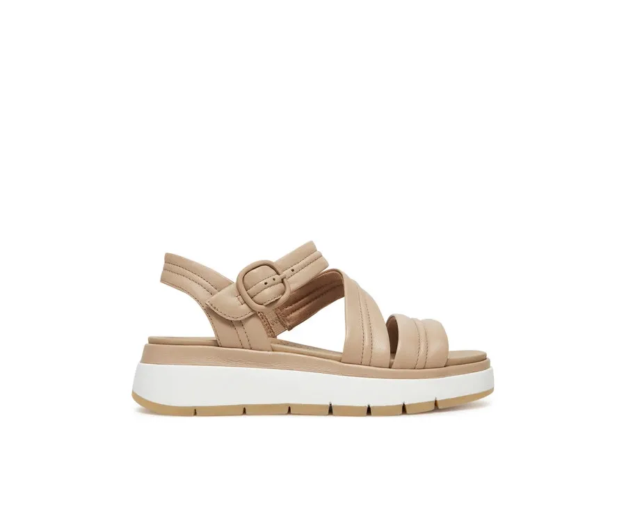 obrazek 1 Clarks Sandały Tuscan Strap 26181475 Beżowy