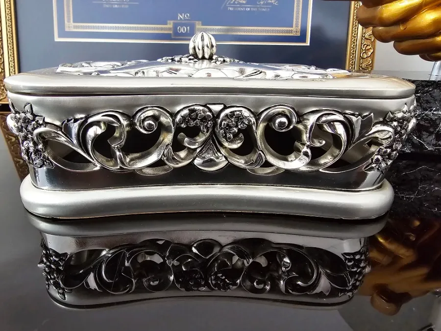 picture 7 Feminine and luxurious box for jewellery