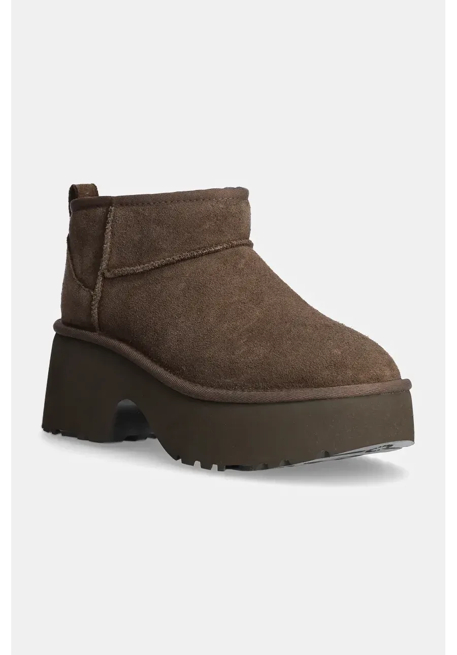 obrazek 1 UGG botki zamszowe Classic Ultra Mini New Heights damskie kolor brązowy na słupku ocieplone 1158311-HCK