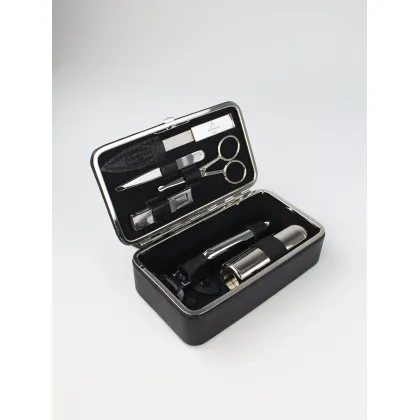 Zdjęcie Luksusowe etui z akcesoriami do manicure i golenia