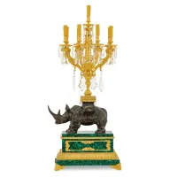 Zdjęcie Fantastyczny kandelabr z 9-cioma ramionami i nosorożcem w podstawie