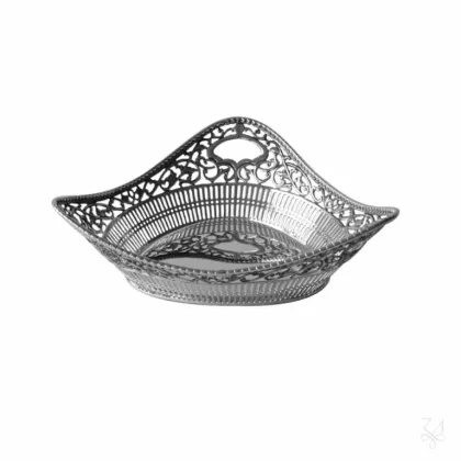 Picture Beautiful triangular openwork basket made of silver - Zaramella Argenti